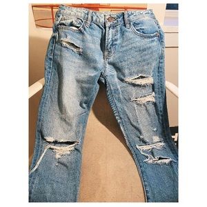 Distressed hidden jeans💙